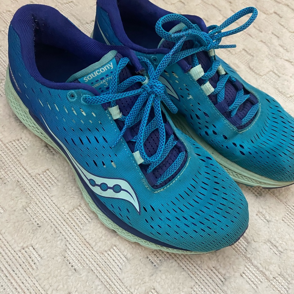 Saucing Women’s Running Shoes - image 2